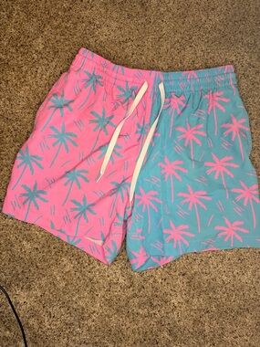 chubbies Pink and Teal Split Palm Print Swim Trunks